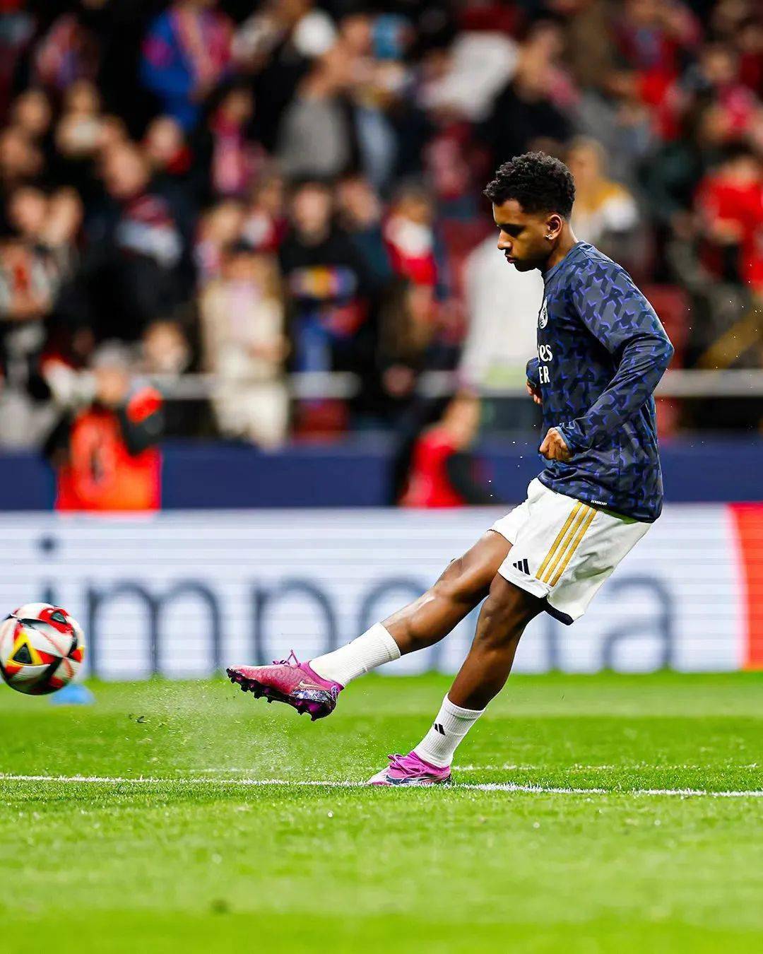 英雄联盟台服官网地址一览-加时末段突围战来临，拜仁慕尼黑围绕国王杯门线救险，管理层满意，身体对抗强度拉满